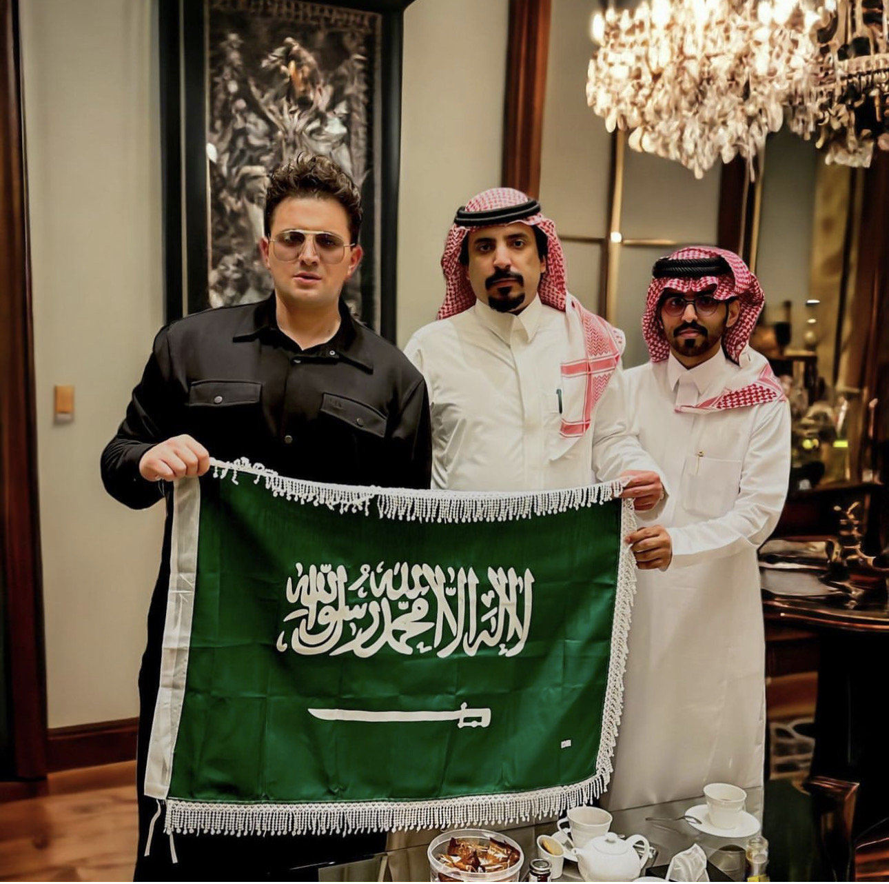 Meeting with the Saudi Arabian flag