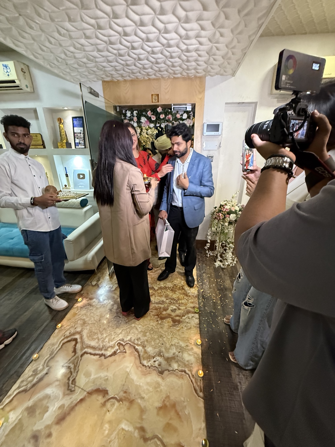 A welcome ceremony at the India Branch entrance