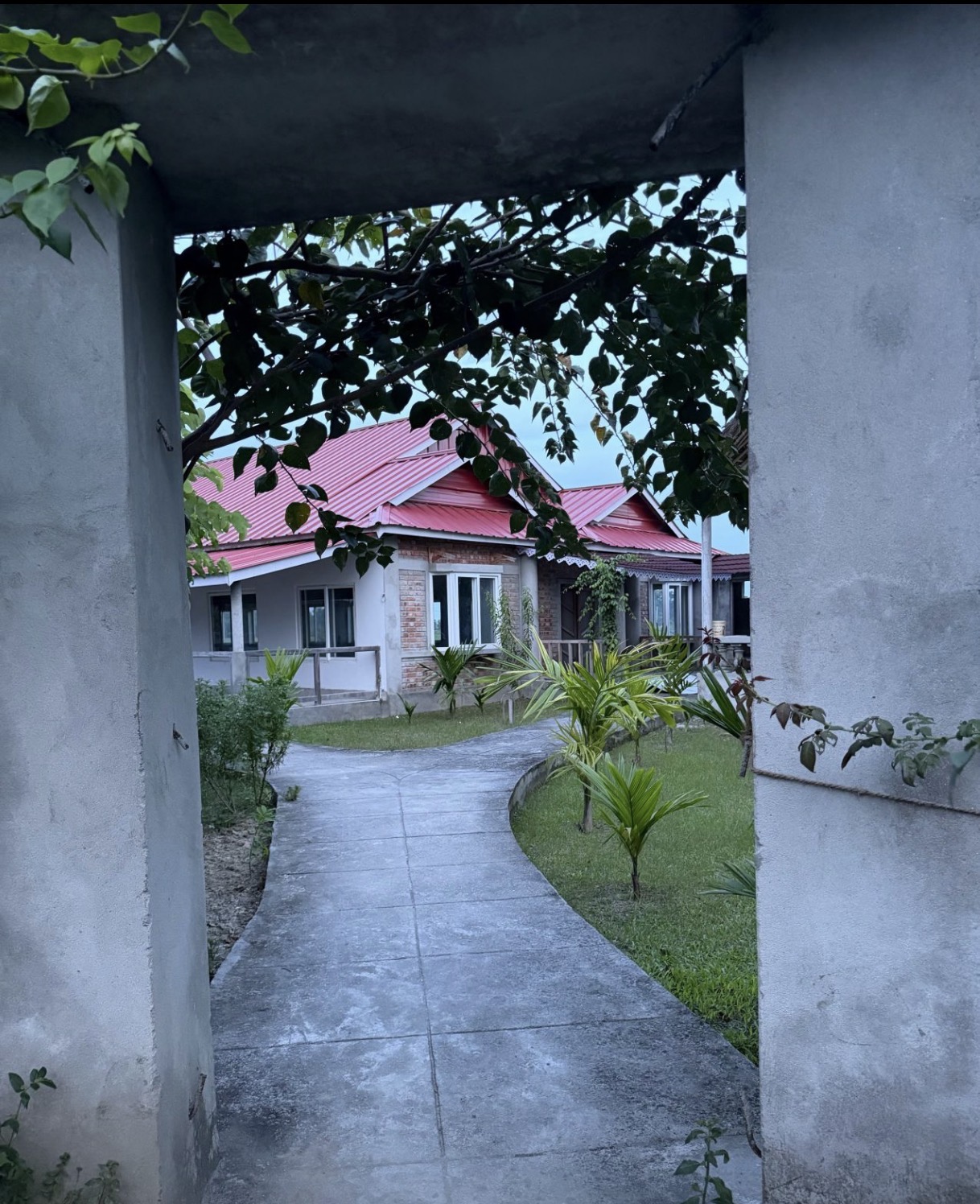 Garden path and stone archway — Ratuwamai, Koshi Province, Nepal