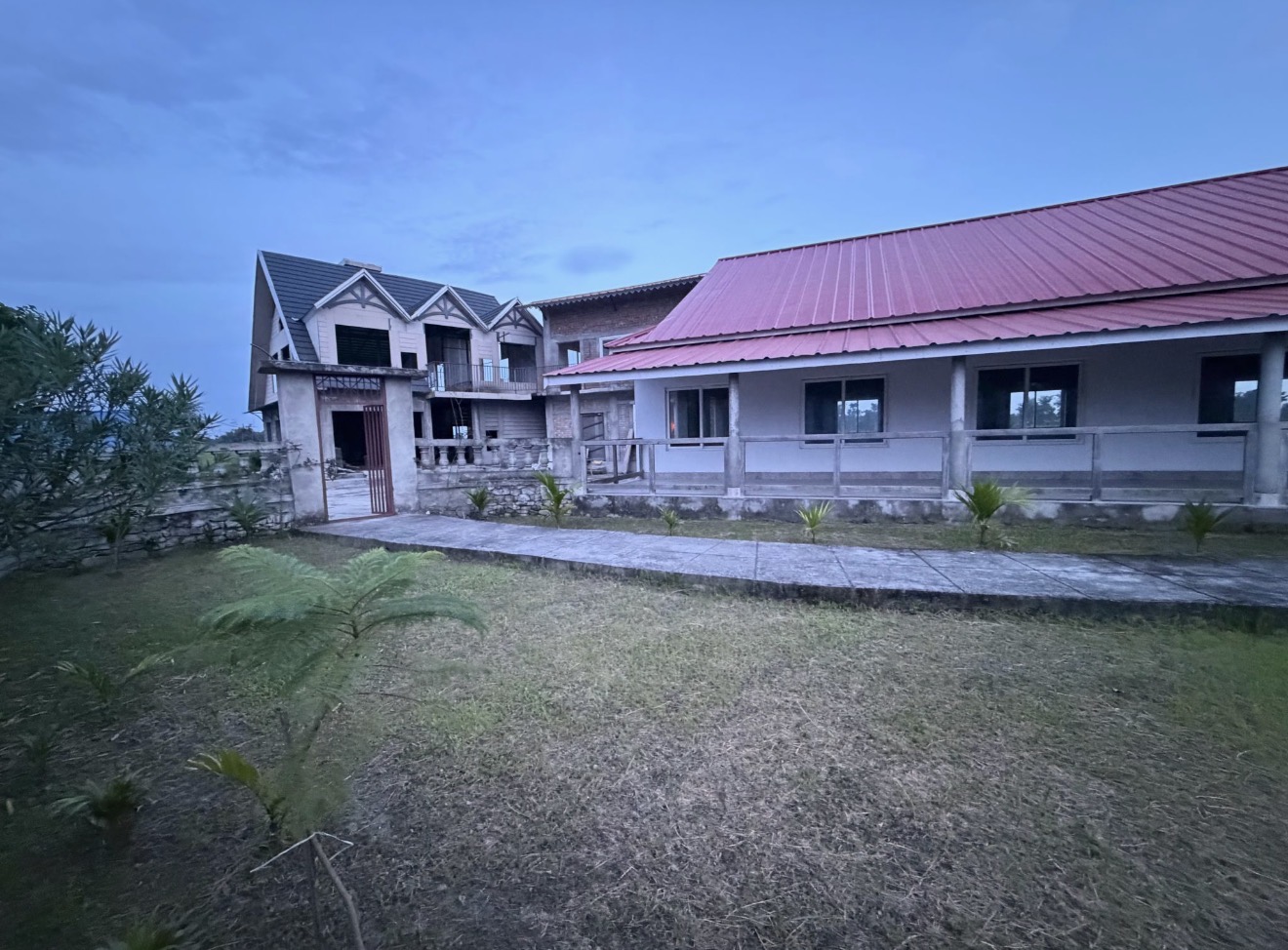 Garden courtyard — Ratuwamai, Koshi Province, Nepal