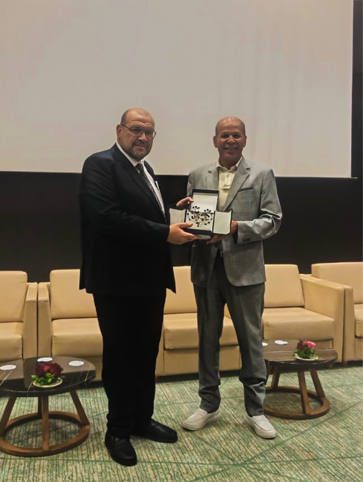 Representatives presenting a commemorative item during the institutional meeting