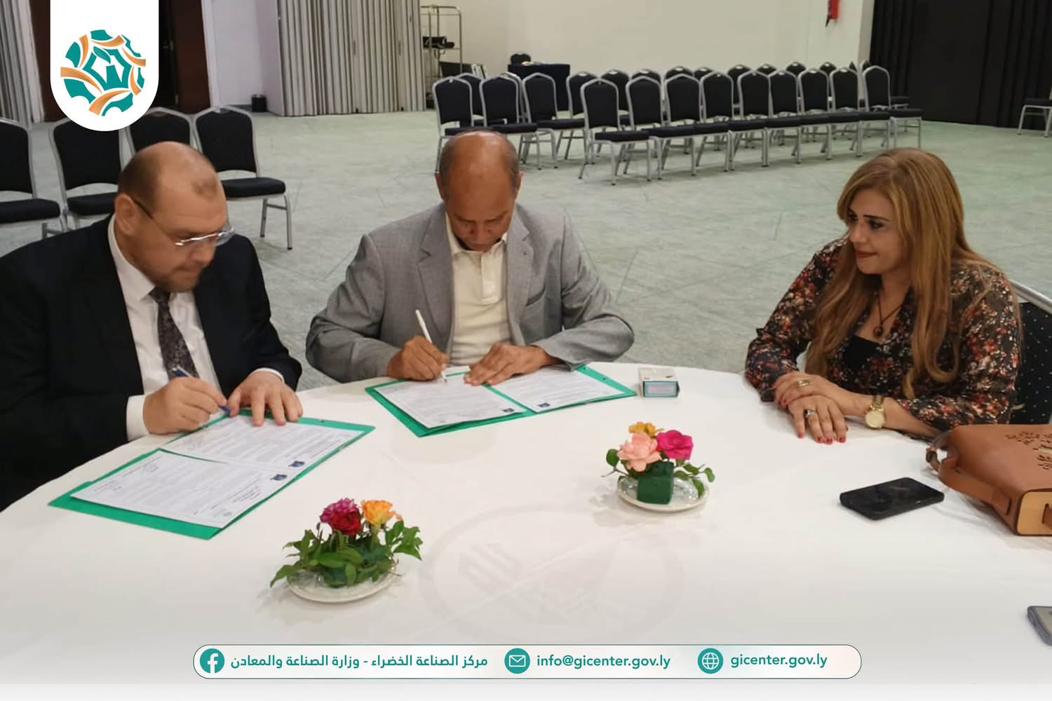 Representatives signing the cooperation documents at a table