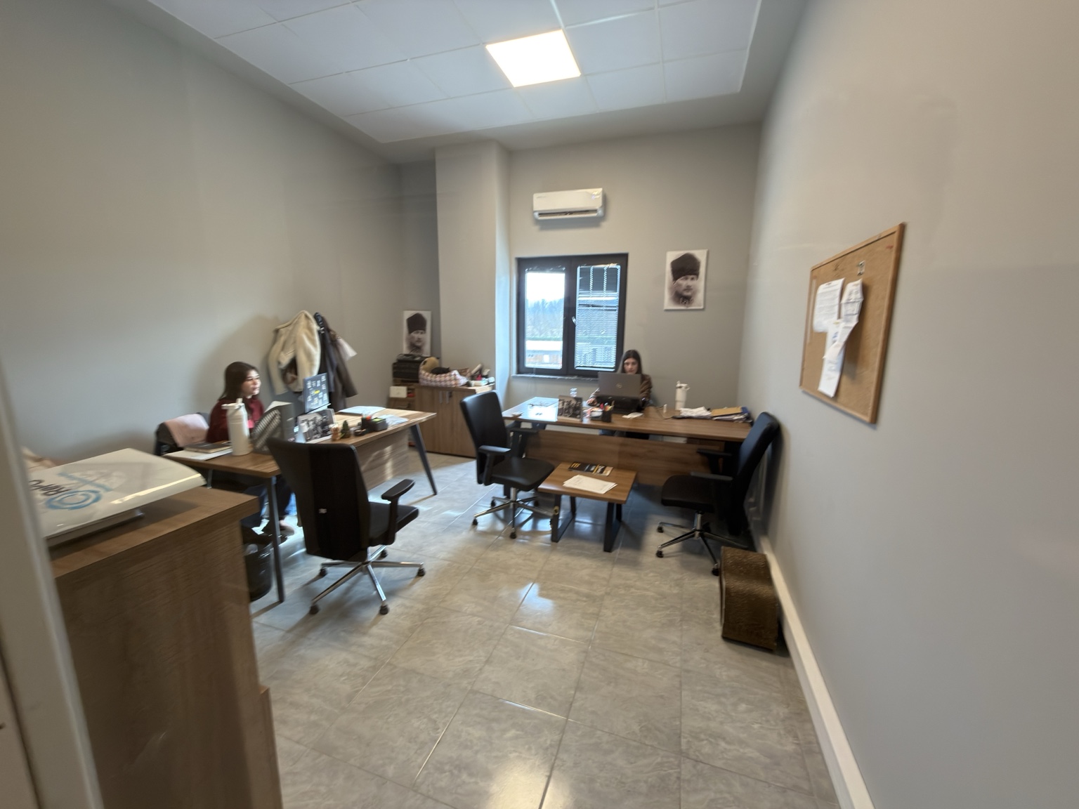 Bursa — office workstations