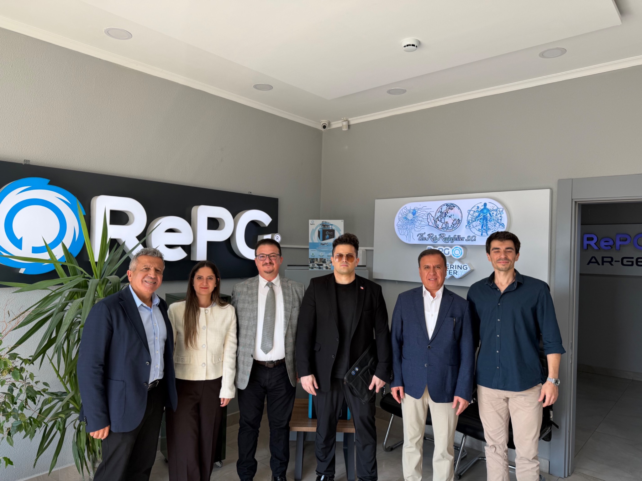 Group photograph in the RePG reception area during the Bursa visit.