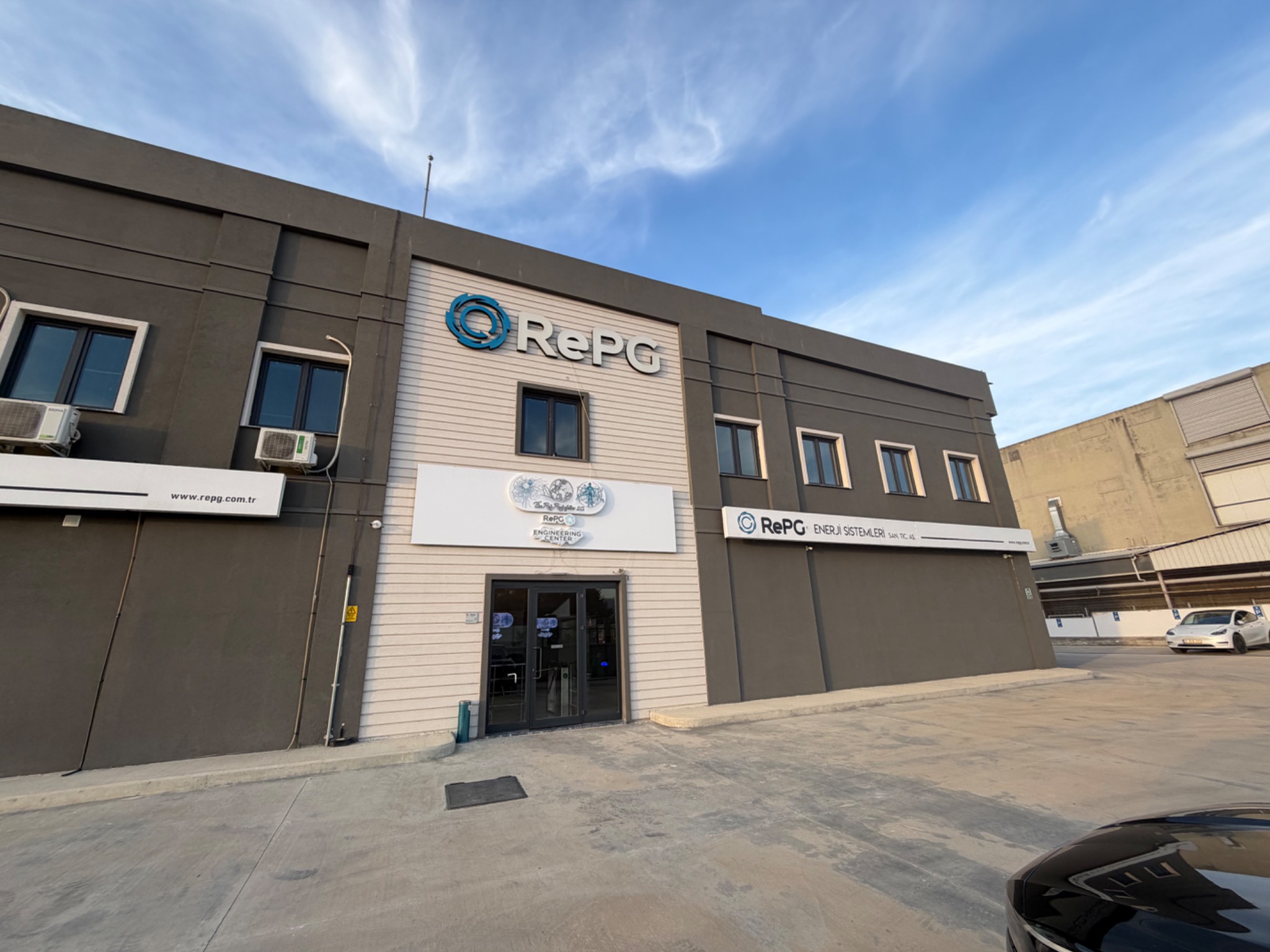 Wide view of the RePG Engineering Center facade and entrance in Bursa.